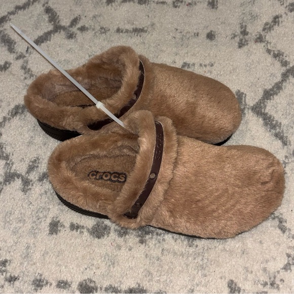 Crocs Unfurgettable Classic Clog Furry! - Picture 8 of 11